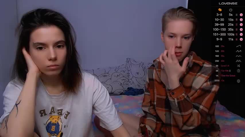Roni (blue eyes) and Nika (brown eyes) Webcam Preview