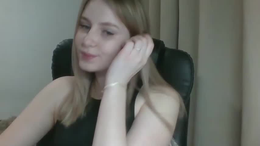 Nicole Webcam Preview