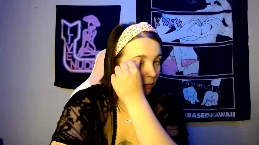 pixiepuff666 Webcam Preview
